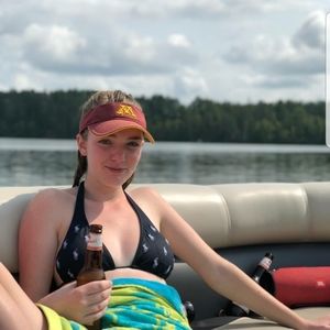 Meet your Posher, Maura